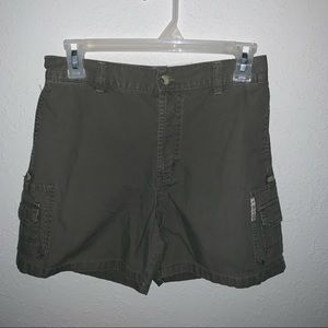 Columbia 5” Inseam Olive Green Colored Cargo Style Shorts 100% Cotton.